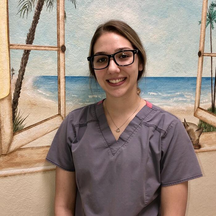 Emily Varnam </br> veterinary assistant photo